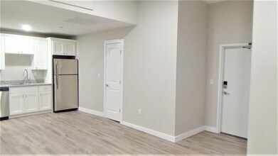 62 Lowell St in Manchester, NH - Foto de edificio - Building Photo