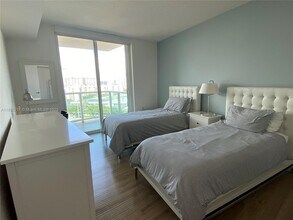 150 Sunny Isles Blvd, Unit 1-1103 in Sunny Isles Beach, FL - Building Photo - Building Photo