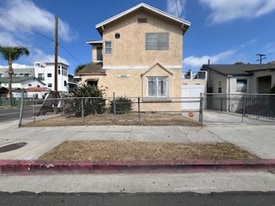 1659 S Rimpau Blvd in Los Angeles, CA - Building Photo