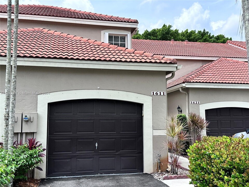 1611 Sorrento Dr in Weston, FL - Building Photo