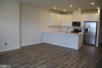 713 Platinum Dr in Phoenixville, PA - Building Photo - Building Photo