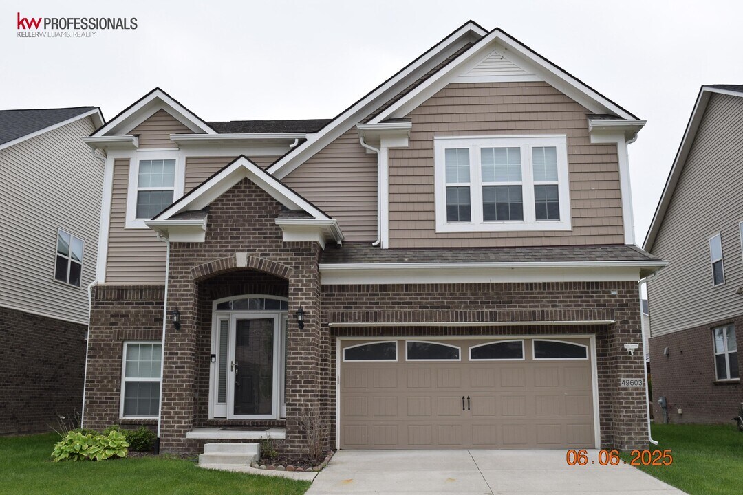 49603 Shoreline Dr in Canton Township, MI - Building Photo