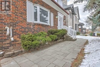 101 Brookview Dr in Toronto, ON - Building Photo - Building Photo