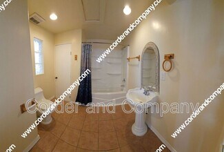 2461 Consuelo Ln NW in Albuquerque, NM - Foto de edificio - Building Photo