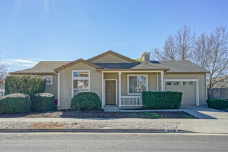 2435 Teaberry St in Santa Rosa, CA - Building Photo - Building Photo