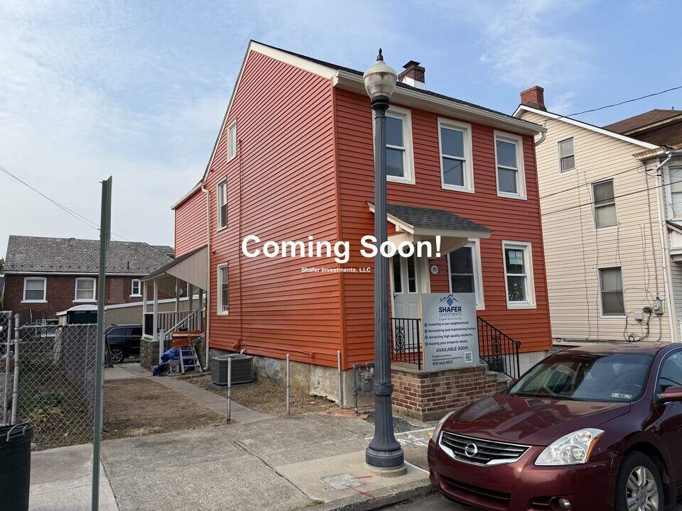 55 E North St in Bethlehem, PA - Building Photo