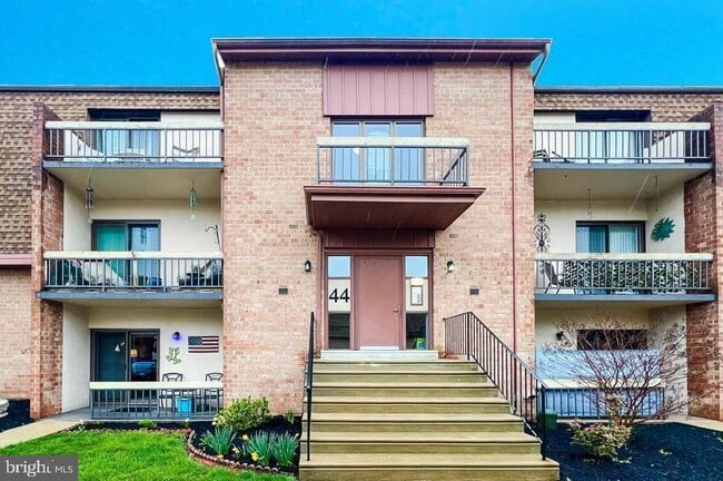 44303 Delaire Landing Rd in Philadelphia, PA - Building Photo - Building Photo