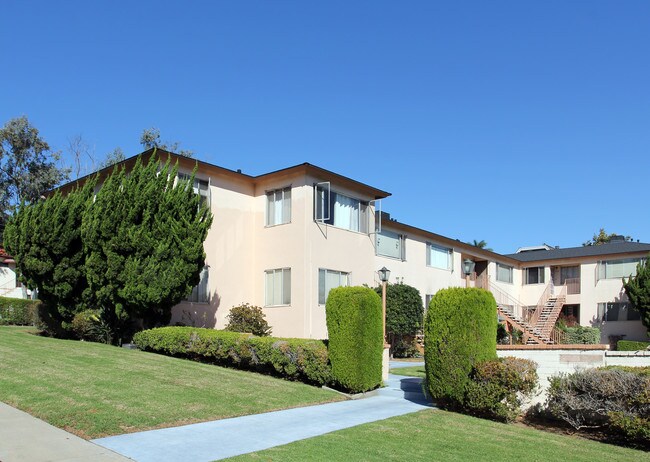 3026-3066 Kellogg St in San Diego, CA - Foto de edificio - Building Photo