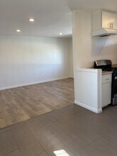 7702 Chapman Ave in Garden Grove, CA - Foto de edificio - Building Photo