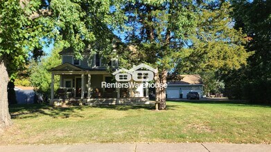 142 N Arch Ave in New Richmond, WI - Foto de edificio - Building Photo