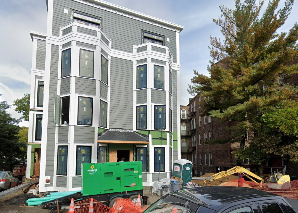 104 Warren St, Unit 1 in Boston, MA - Building Photo