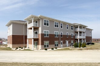 ST JAMES SENIOR APARTMENTS in Crete, IL - Foto de edificio - Building Photo