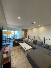 803 N Harvard Blvd in Los Angeles, CA - Foto de edificio - Building Photo