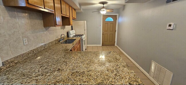 2444 W Homer St in Chicago, IL - Building Photo - Building Photo