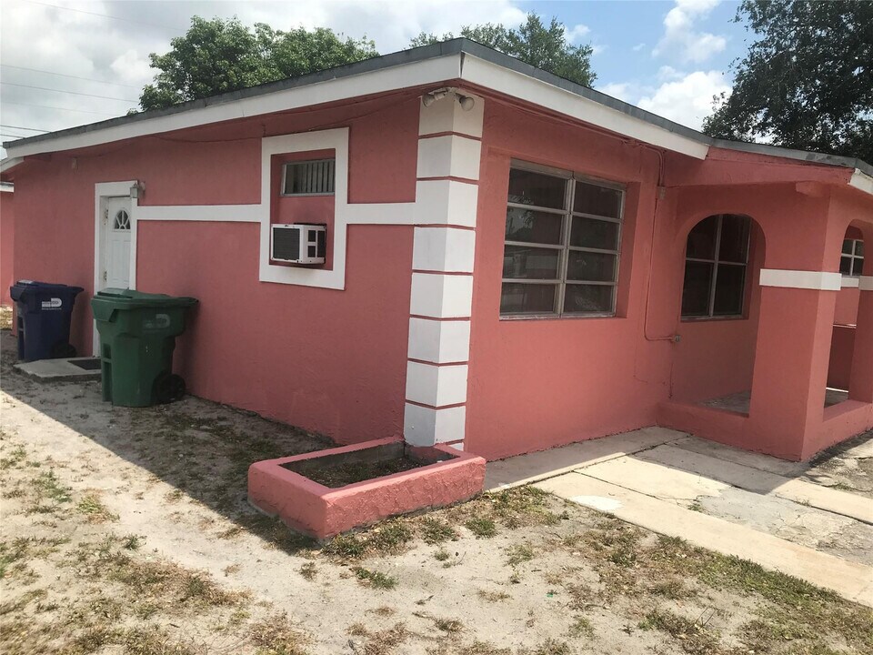 17131 NW 32 Ct in Miami Gardens, FL - Building Photo