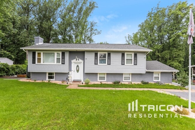 property at 806 Lynn Lee Dr