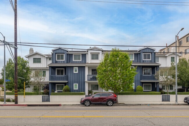 Toluca Village in Toluca Lake, CA - Foto de edificio - Building Photo