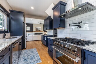 222 S Grandview Ave in Dubuque, IA - Building Photo - Building Photo