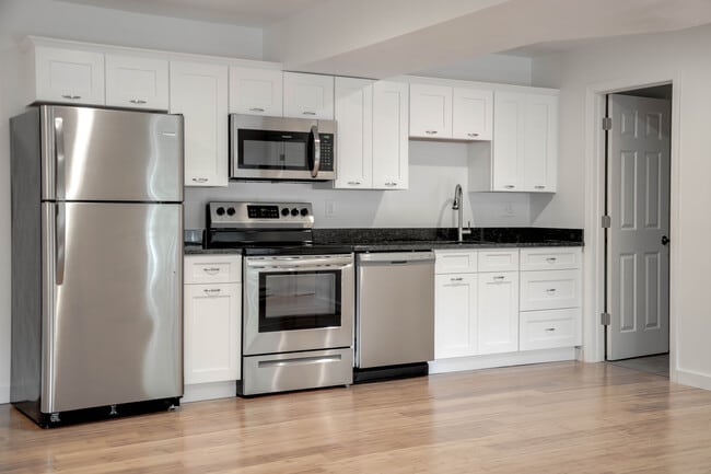 541 Main St, Unit 4 in Sturbridge, MA - Building Photo - Building Photo