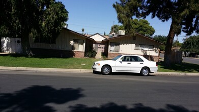 2001 26th St in Bakersfield, CA - Foto de edificio - Building Photo