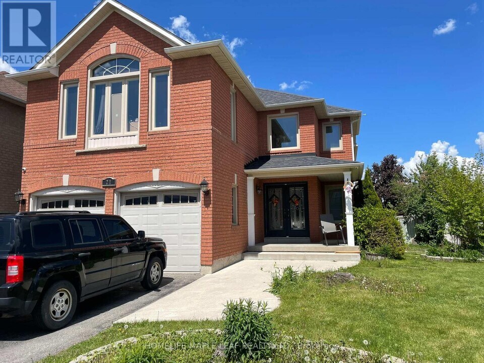 21 Baccarat Crescent in Brampton, ON - Building Photo