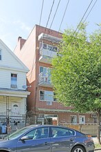 3436 110th St in Corona, NY - Foto de edificio - Building Photo