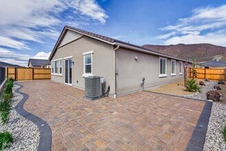 7315 Owl Creek St in Reno, NV - Foto de edificio - Building Photo