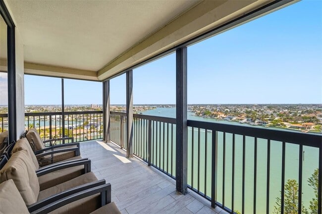 9495 Blind Pass Rd, Unit 1208 in St Pete Beach, FL - Foto de edificio - Building Photo