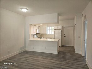 8424 Bernwood Cove Loop, Unit 1511 in Ft. Myers, FL - Foto de edificio - Building Photo