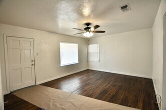 1238 W Ball St in Weatherford, TX - Building Photo - Building Photo