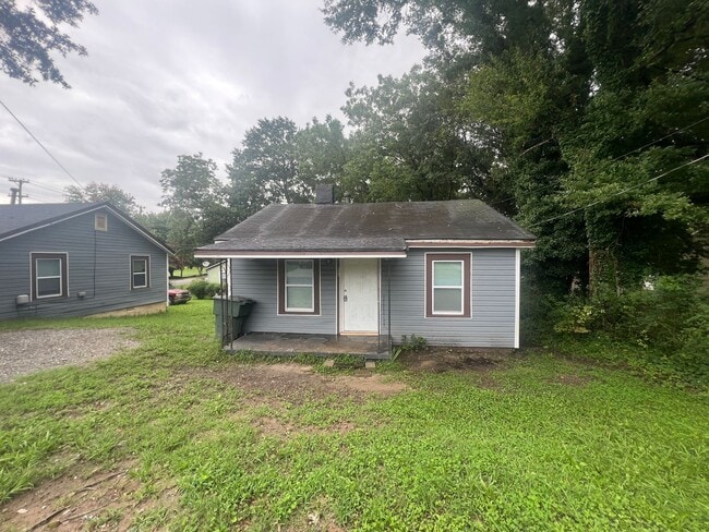 806 N Pryor St in Gastonia, NC - Building Photo - Building Photo