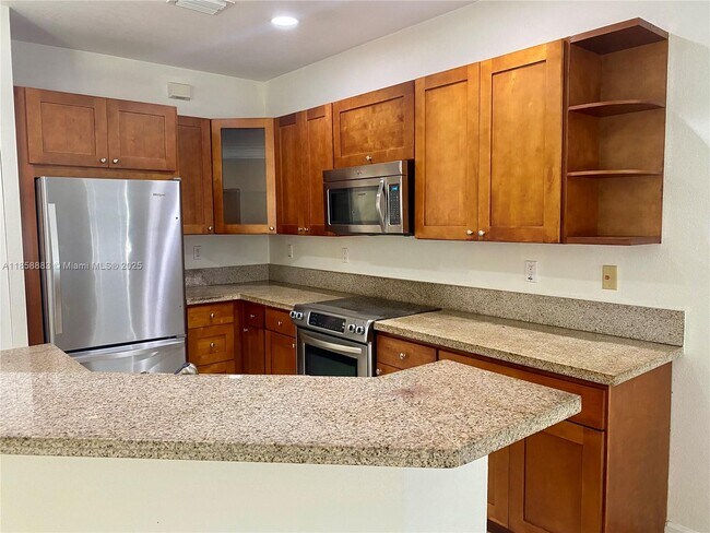 11428 NW 74th Terrace in Medley, FL - Building Photo - Building Photo