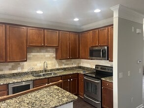 1002 Cavendish Dr in Carmel, IN - Building Photo - Building Photo