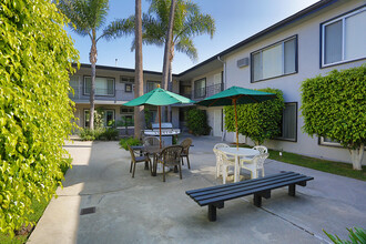 Ravencrest Apartments 1 in Los Angeles, CA - Foto de edificio - Building Photo