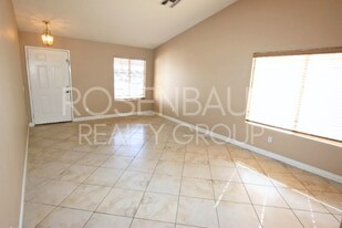 16060 W Desert Bloom St in Goodyear, AZ - Building Photo