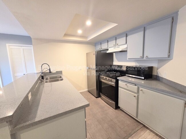 327 Chestnut Ave in Long Beach, CA - Building Photo - Building Photo