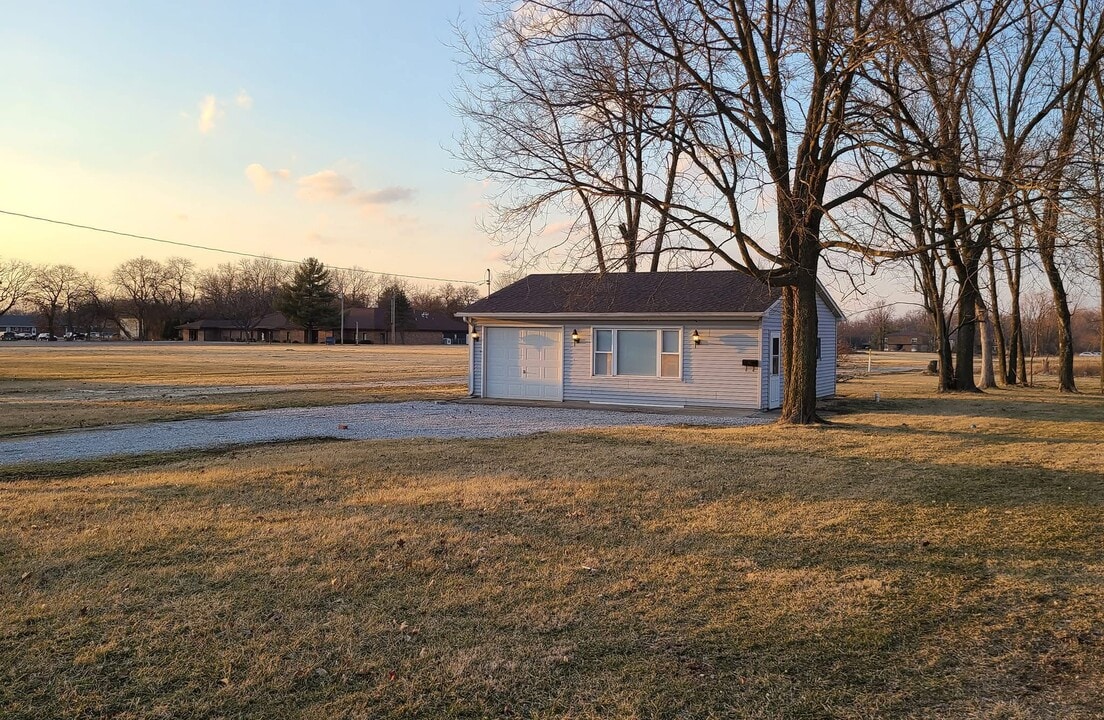 244 E Woodland Ln in Mount Zion, IL - Building Photo
