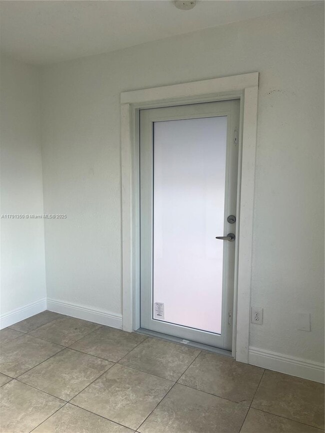 3325 Village Green Dr in Miami, FL - Building Photo - Building Photo
