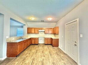 6017 E Houston Rd in Houston, TX - Building Photo - Building Photo