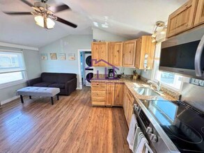 7 Perkins Ave in Hampton, NH - Building Photo - Building Photo