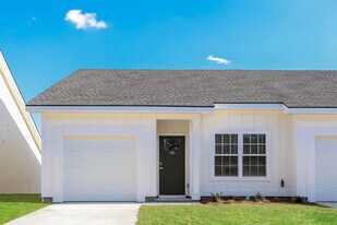 1129 Walker Point Way in Brunswick, GA - Building Photo