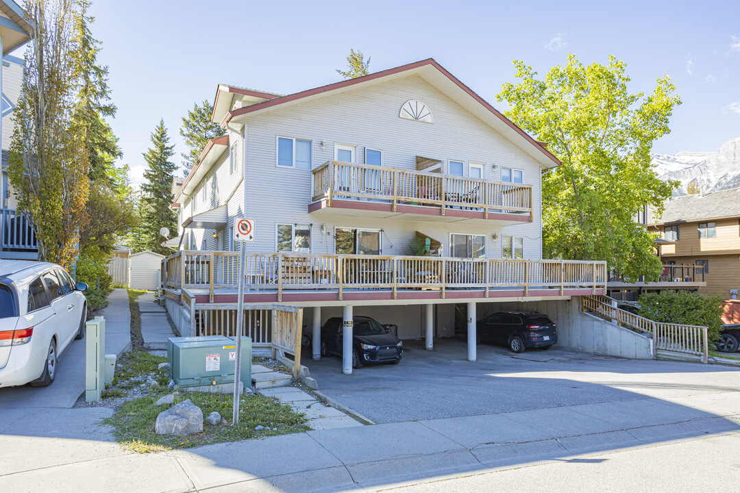 4 Black Rock Cres in Canmore, AB - Building Photo