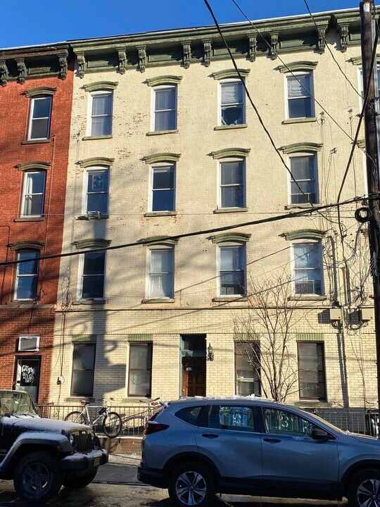 527 Willow Ave in Hoboken, NJ - Building Photo