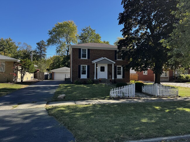 8225 Northcote Ave in Munster, IN - Foto de edificio - Building Photo