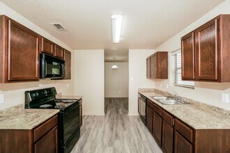 3022 Aspen Mdw in San Antonio, TX - Building Photo - Building Photo