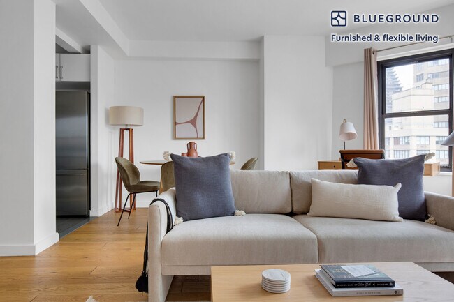 279 E 44th St in New York, NY - Building Photo - Building Photo