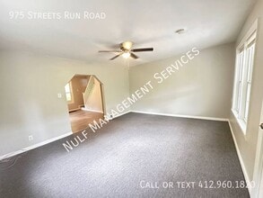 975 Streets Run Rd in Pittsburgh, PA - Building Photo - Building Photo
