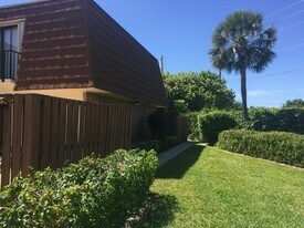3900 County Line Rd in Jupiter, FL - Building Photo