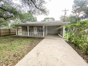 404 Tyne Rd in Victoria, TX - Building Photo - Building Photo