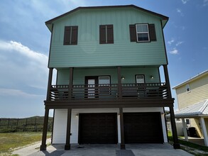 162 La Concha Blvd in Port Aransas, TX - Foto de edificio - Building Photo